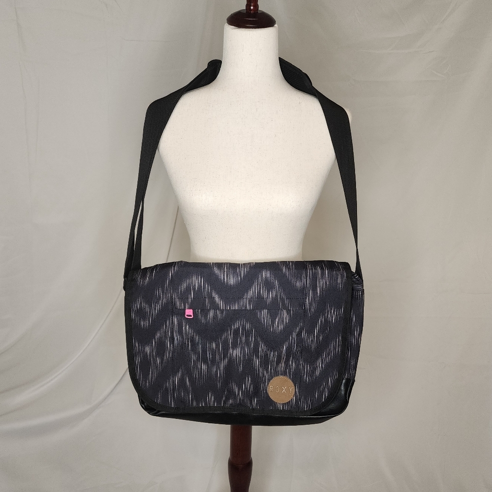 Roxy Black & Pink Messenger Bag